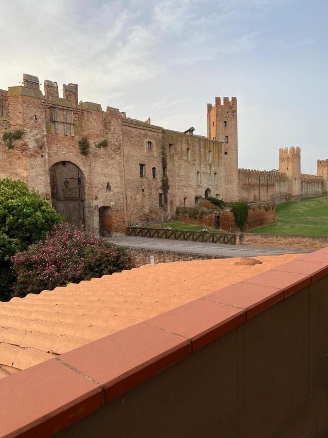 Sotto Le Mura Montagnana  Rum bild